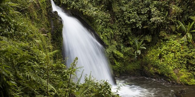 A waterfall does not pollute the environment.